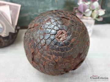 VERKAUFT ! Antike Boule Kugel ~ Holz Kugel genagelt ~ Pétanque Kugel ~ französisches Kugelspiel ~ Provence ~ Boccia ~ hy5051p2