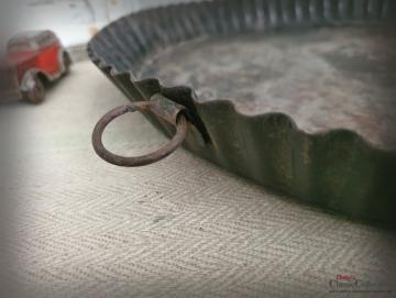 VERKAUFT ! Tarteblech Ø 34 cm mit Aufhänger ~ Tarteblech gewellt ~ altes Backblech ~ alte Backform ~ Vintage Tablett ~ Landhausküche ~ hy5090