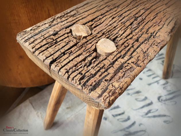 VERKAUFT ! Rustikaler Holzhocker ~ alter Schemel ~ Hocker alt ~ Holzbank ~ Beistelltisch ~ Regal ~ Vintage Shabby chic ~ hy5550