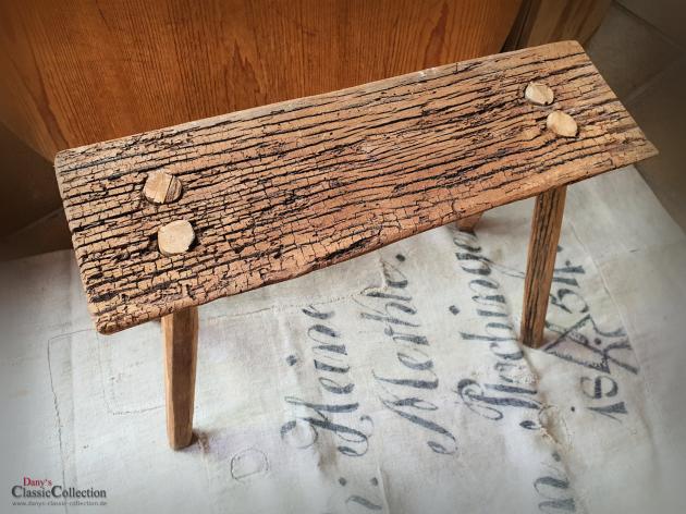 VERKAUFT ! Rustikaler Holzhocker ~ alter Schemel ~ Hocker alt ~ Holzbank ~ Beistelltisch ~ Regal ~ Vintage Shabby chic ~ hy5550