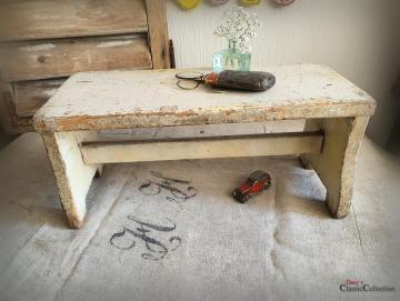 VERKAUFT ! Schemel shabby altweiß ~ Vintage Fußhocker ~ Holz Hocker ~ Tritt ~ Fußbank ~ Original Lack ~ Landhaus ~ Cottage Style ~ hy5554