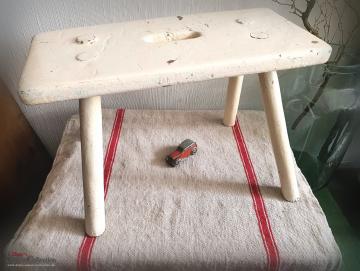 Holzhocker Originallack creme weiß ~ alter Schemel ~ alter Hocker ~ Holzbank ~ Beistelltisch ~ Vintage Shabby chic ~ hw3905