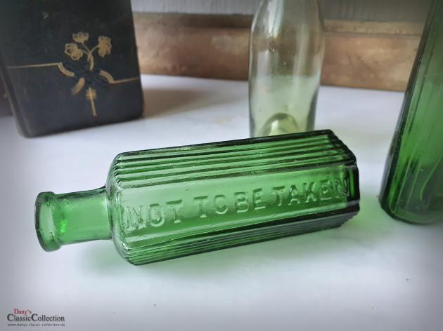 VERKAUFT ! Konvolut mit 3 antiken Flaschen ~ grünes altes Glas ~ Vintage Väschen ~ Viktorianische Shabby Deko ~ hz6426bg