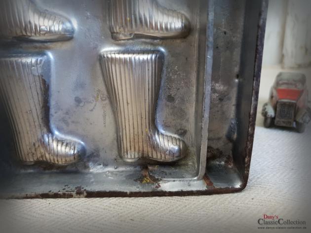 VERKAUFT ! 24 Stiefel alte Schokoladenform ~ Herbstdeko ~ Adventskalender ~ Vintage Homedecor ~ Sammlerstück ~ Landhaus Deko ~ Weihnachtsdeko ~ hx4772