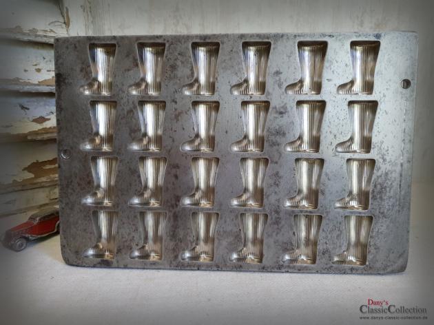 VERKAUFT ! 24 Stiefel alte Schokoladenform ~ Herbstdeko ~ Adventskalender ~ Vintage Homedecor ~ Sammlerstück ~ Landhaus Deko ~ Weihnachtsdeko ~ hx4772