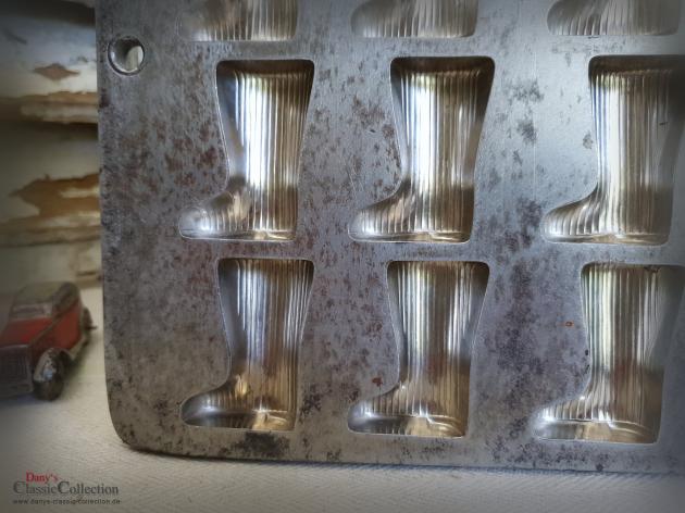 VERKAUFT ! 24 Stiefel alte Schokoladenform ~ Herbstdeko ~ Adventskalender ~ Vintage Homedecor ~ Sammlerstück ~ Landhaus Deko ~ Weihnachtsdeko ~ hx4772