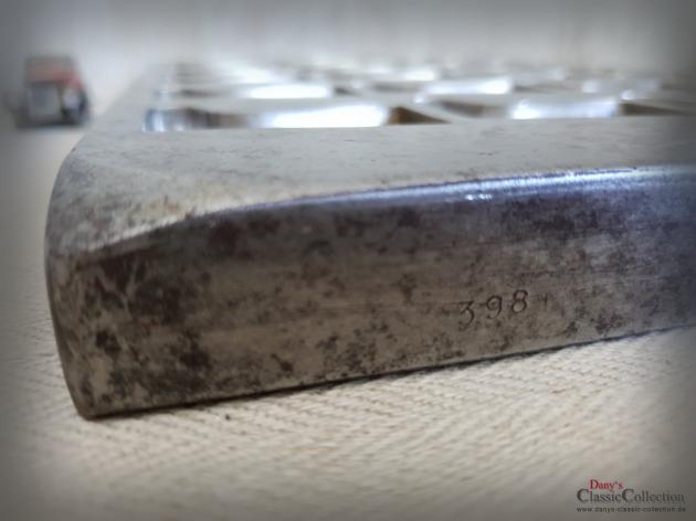 VERKAUFT ! 24 Stiefel alte Schokoladenform ~ Herbstdeko ~ Adventskalender ~ Vintage Homedecor ~ Sammlerstück ~ Landhaus Deko ~ Weihnachtsdeko ~ hx4772