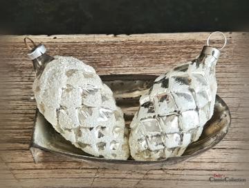 VERKAUFT ! Zapfen-Duo silber ~ alter Sammlerschmuck ~ Christbaumschmuck ~ Vintage Weihnacht ~ hs2071z