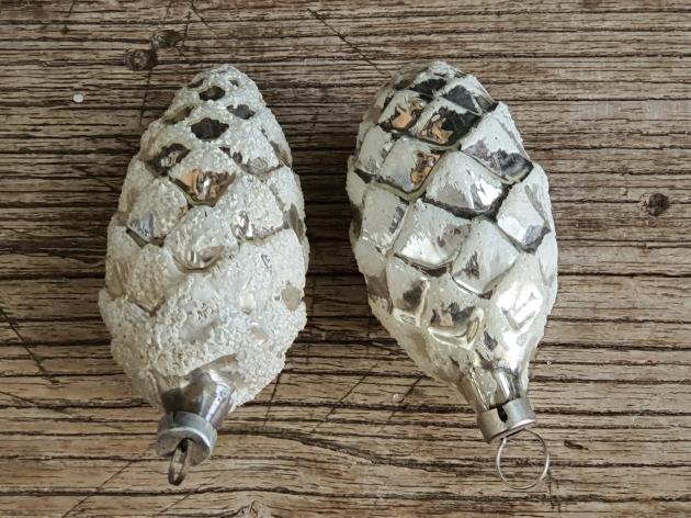 VERKAUFT ! Zapfen-Duo silber ~ alter Sammlerschmuck ~ Christbaumschmuck ~ Vintage Weihnacht ~ hs2071z