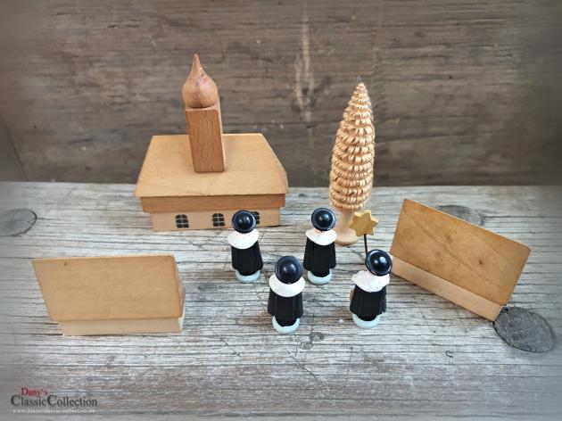 VERKAUFT ! Erzgebirge Kapelle ~ Dorf mit Kirche ~ 2 Häuser und Baum ~ Vintage Weihnachtsdeko ~ Sammlerstücke ~ Deutsche Volkskunst Originale ~ hz6412hs