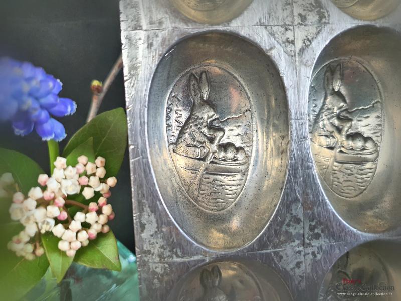 VERKAUFT ! Schokoladenform 8 rudende Hasen ~ Schokoladenei ~ Vintage Homedecor ~ E.F. Teich Wien ~ Osterdekoration ~ Sammlerstück ~ hy6169rh