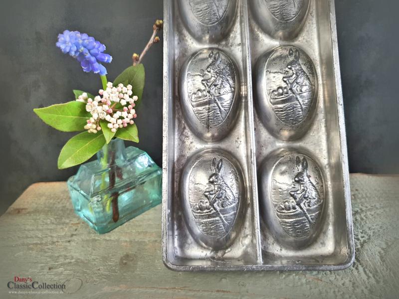 VERKAUFT ! Schokoladenform 8 rudende Hasen ~ Schokoladenei ~ Vintage Homedecor ~ E.F. Teich Wien ~ Osterdekoration ~ Sammlerstück ~ hy6169rh