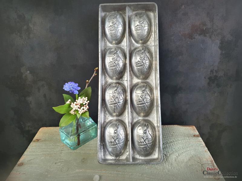 VERKAUFT ! Schokoladenform 8 rudende Hasen ~ Schokoladenei ~ Vintage Homedecor ~ E.F. Teich Wien ~ Osterdekoration ~ Sammlerstück ~ hy6169rh