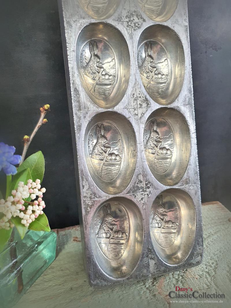 VERKAUFT ! Schokoladenform 8 rudende Hasen ~ Schokoladenei ~ Vintage Homedecor ~ E.F. Teich Wien ~ Osterdekoration ~ Sammlerstück ~ hy6169rh