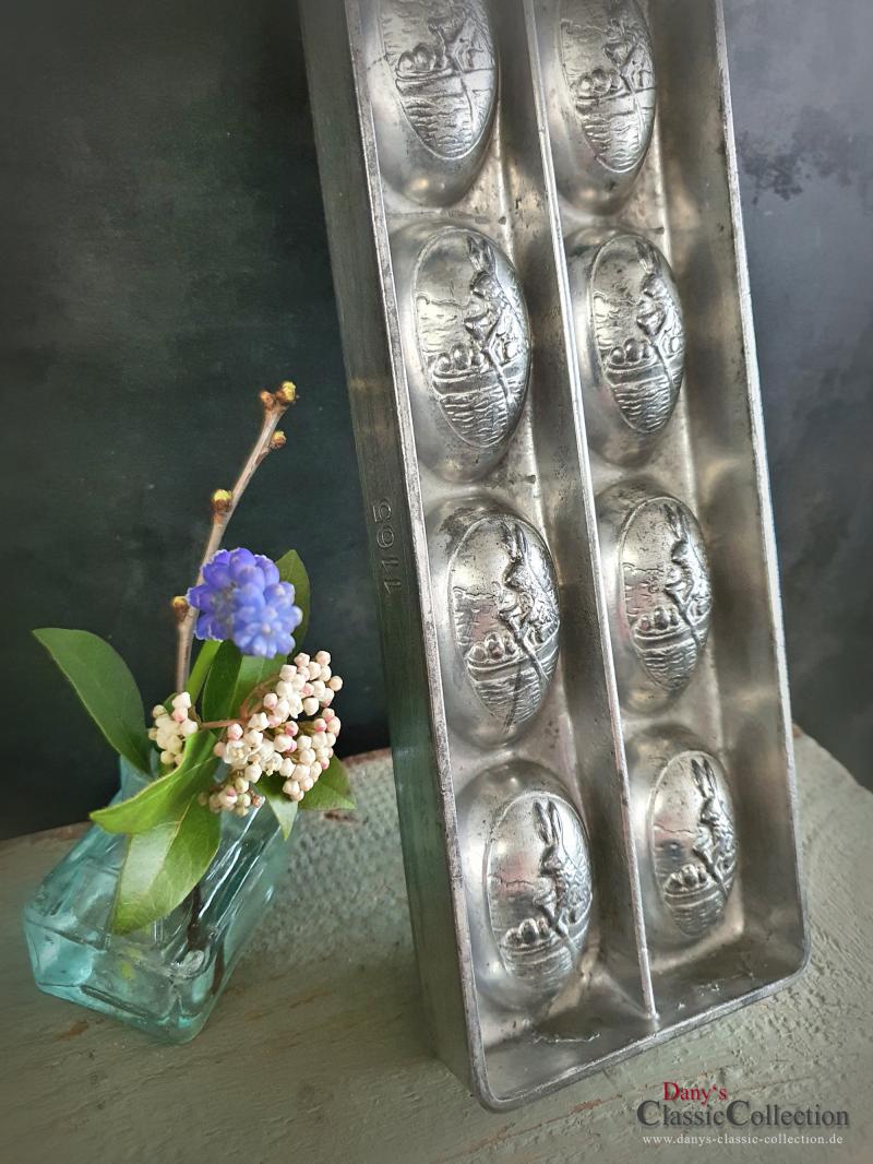 VERKAUFT ! Schokoladenform 8 rudende Hasen ~ Schokoladenei ~ Vintage Homedecor ~ E.F. Teich Wien ~ Osterdekoration ~ Sammlerstück ~ hy6169rh