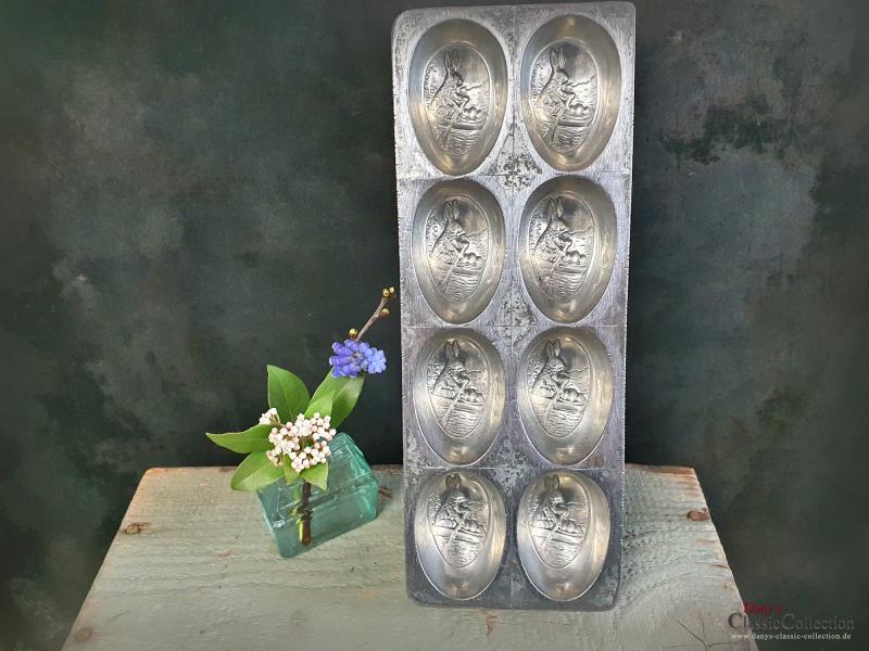 VERKAUFT ! Schokoladenform 8 rudende Hasen ~ Schokoladenei ~ Vintage Homedecor ~ E.F. Teich Wien ~ Osterdekoration ~ Sammlerstück ~ hy6169rh