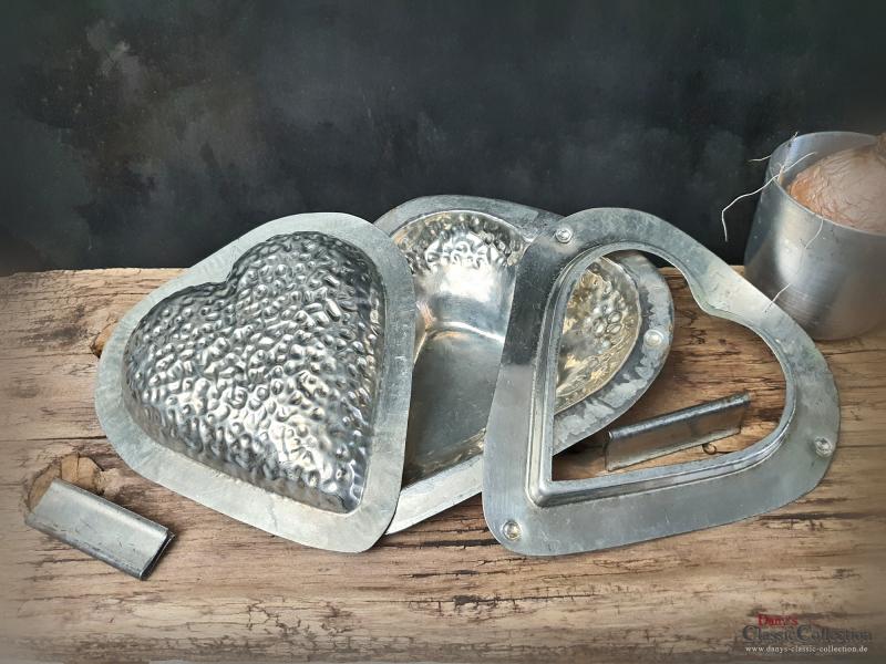 VERKAUFT ! Herz Schokoladenform 3-teilig ~ Metall Gießform ~ Vintage Home ~ Dekoration ~ Sammlerstück ~ hy6033h