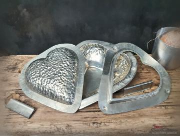 VERKAUFT ! Herz Schokoladenform 3-teilig ~ Metall Gießform ~ Vintage Home ~ Dekoration ~ Sammlerstück ~ hy6033h