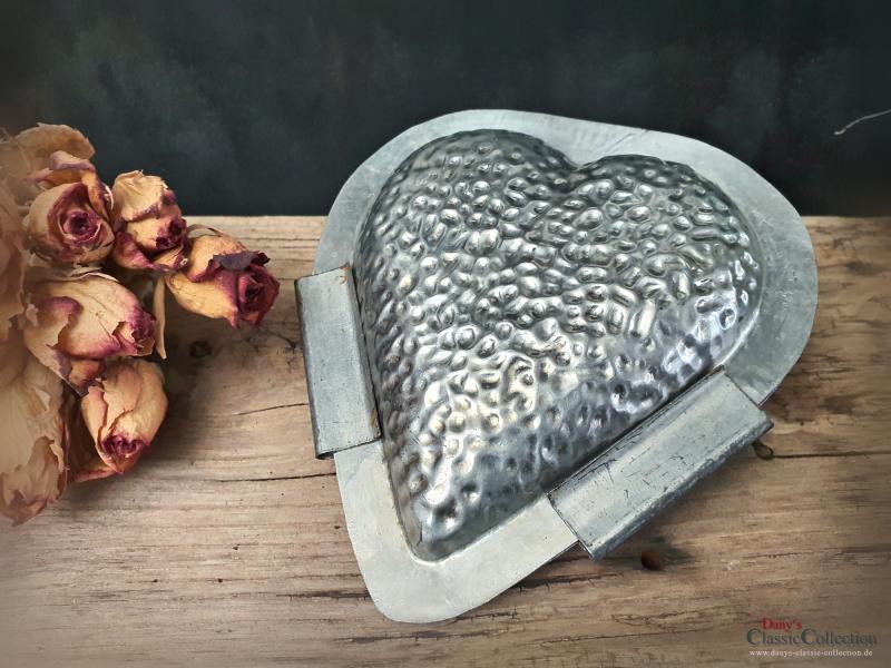 VERKAUFT ! Herz Schokoladenform 3-teilig ~ Metall Gießform ~ Vintage Home ~ Dekoration ~ Sammlerstück ~ hy6033h