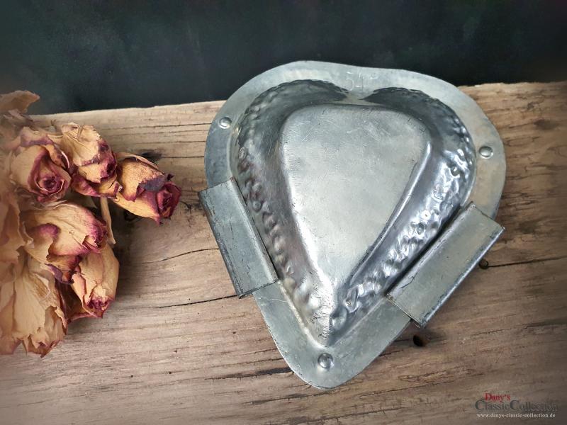 VERKAUFT ! Herz Schokoladenform 3-teilig ~ Metall Gießform ~ Vintage Home ~ Dekoration ~ Sammlerstück ~ hy6033h