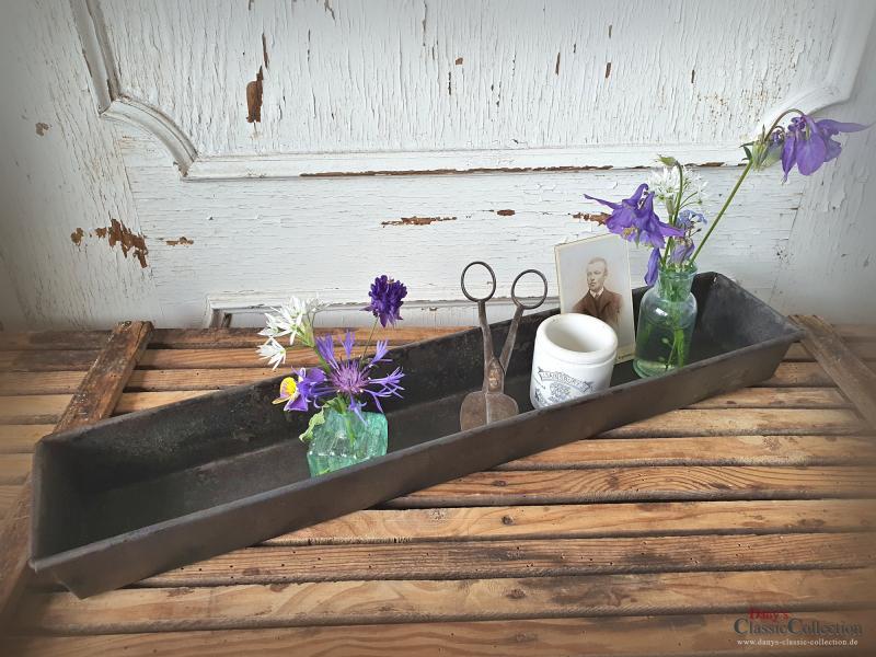 VERKAUFT ! Vintage Backblech 51 cm ~ Kuchenblech ~ Blech stabil ~ Vintage Tischtablett ~ Fensterbrett Pflanztopf ~ Shabby ~ Brocante Deko ~ ba20iL51kf2