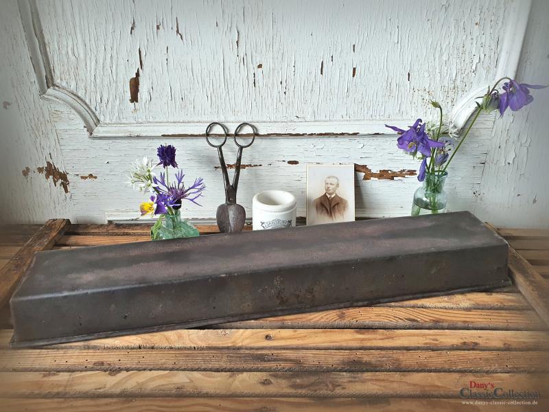 VERKAUFT ! Vintage Backblech 51 cm ~ Kuchenblech ~ Blech stabil ~ Vintage Tischtablett ~ Fensterbrett Pflanztopf ~ Shabby ~ Brocante Deko ~ ba20iL51kf2