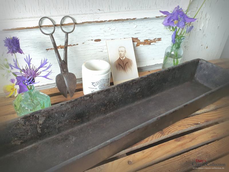 VERKAUFT ! Vintage Backblech 51 cm ~ Kuchenblech ~ Blech stabil ~ Vintage Tischtablett ~ Fensterbrett Pflanztopf ~ Shabby ~ Brocante Deko ~ ba20iL51kf2