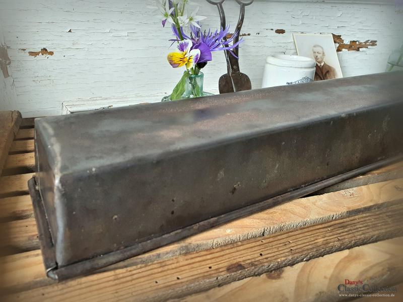 VERKAUFT ! Vintage Backblech 51 cm ~ Kuchenblech ~ Blech stabil ~ Vintage Tischtablett ~ Fensterbrett Pflanztopf ~ Shabby ~ Brocante Deko ~ ba20iL51kf2