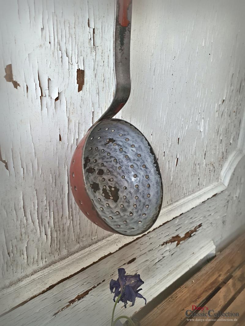 VERKAUFT ! Uralte Emaille Kelle ~ Emaille Schöpfkelle rot ~ Schaumkelle ~ Gartendeko ~ Küchendekor ~ Landhausküche ~ Bauernhaus ~ hw3316