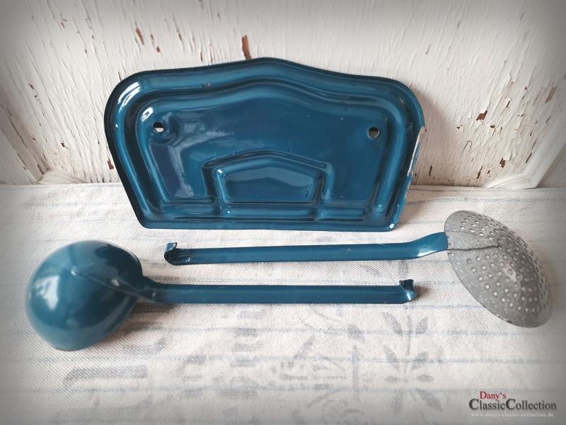 VERKAUFT ! Emaille Löffelblech ~ petrol blau ~ Wandhalterung ~ Kelle ~ Schaumkelle ~ Landhaus Küche ~ Sammlerstück ~ hx4120bl