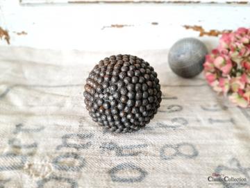 VERKAUFT ! Antike Boule Kugel ~ Holz Kugel genagelt ~ Pétanque Kugel ~ französisches Kugelspiel ~ Provence ~ Boccia ~ hy5885
