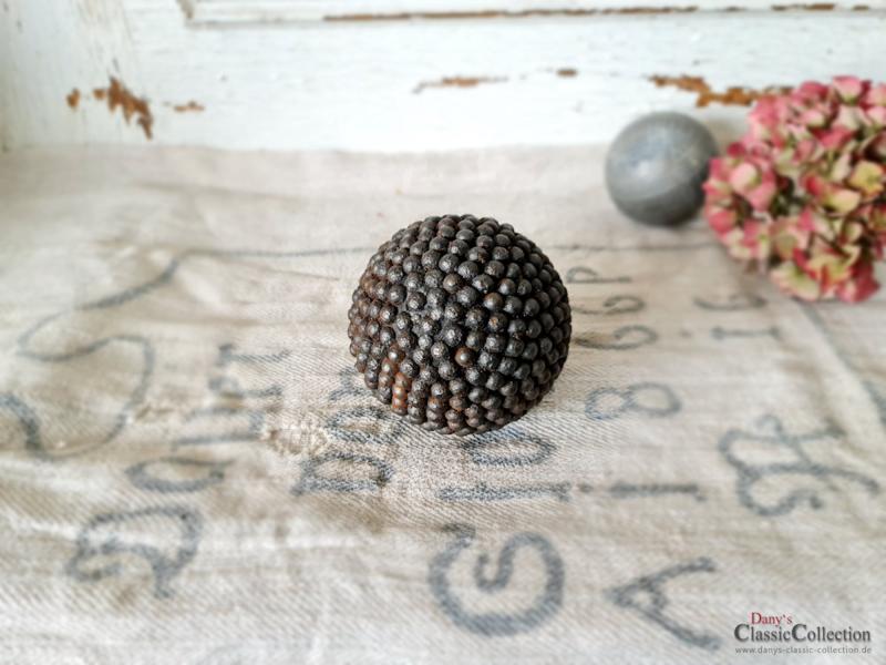 VERKAUFT ! Antike Boule Kugel ~ Holz Kugel genagelt ~ Pétanque Kugel ~ französisches Kugelspiel ~ Provence ~ Boccia ~ hy5885