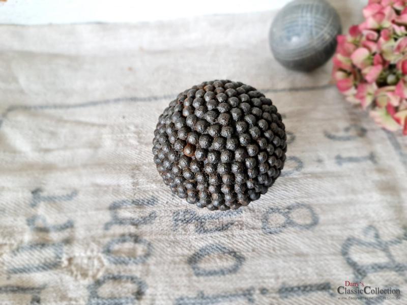 VERKAUFT ! Antike Boule Kugel ~ Holz Kugel genagelt ~ Pétanque Kugel ~ französisches Kugelspiel ~ Provence ~ Boccia ~ hy5885