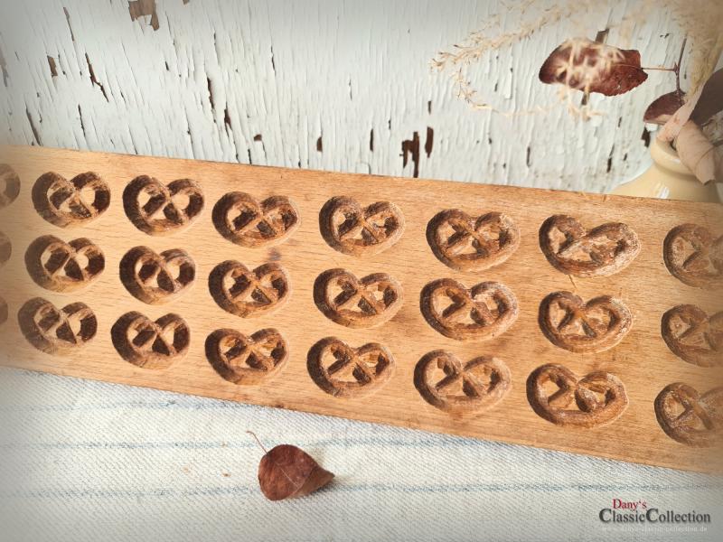 VERKAUFT ! Backform für 30 Brezel ~ Butterform ~ Springerle ~ Brezen ~ Gebäck ~ Holzform ~ Vintage Landhausküche ~ hg20hibbf