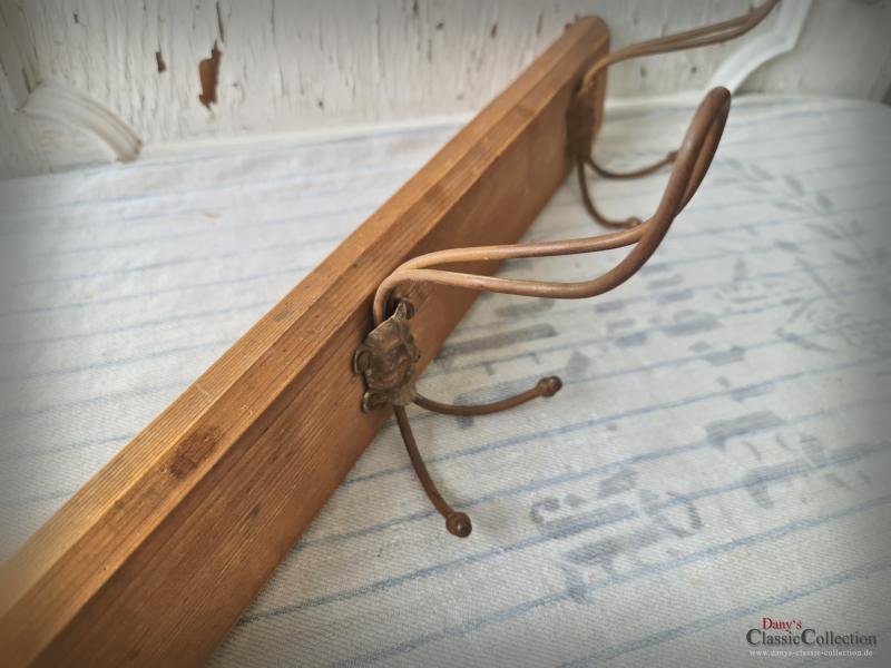 VERKAUFT ! Holz Garderobenleiste ~ Löwenkopf Hakenleiste ~ 3 Metallhaken ~ Garderobe rustikal ~ Vintage Landhaus ~ Flur ~ Gründerzeit