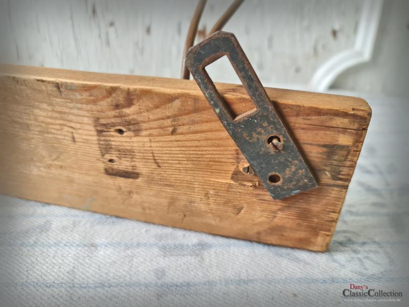 VERKAUFT ! Holz Garderobenleiste ~ Löwenkopf Hakenleiste ~ 3 Metallhaken ~ Garderobe rustikal ~ Vintage Landhaus ~ Flur ~ Gründerzeit