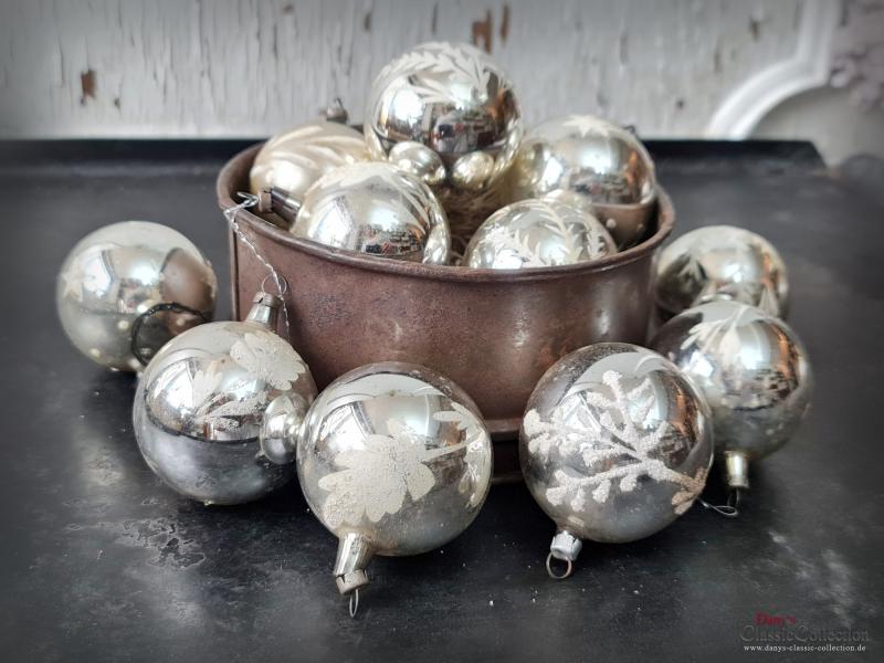 VERKAUFT ! - 12 Christbaumkugeln  Ø 5 cm ~ Weihnachtskugeln silber mit Bemalung ~ Vintage Weihnachtsbaum ~ Shabby Chic ~ nostalgische Weihnachten ~ hs2159