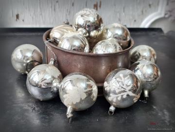 VERKAUFT ! - 12 Christbaumkugeln  Ø 5 cm ~ Weihnachtskugeln silber mit Bemalung ~ Vintage Weihnachtsbaum ~ Shabby Chic ~ nostalgische Weihnachten ~ hs2159