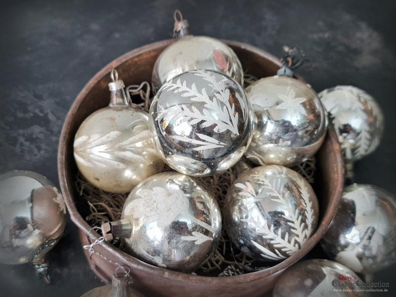 VERKAUFT ! - 12 Christbaumkugeln  Ø 5 cm ~ Weihnachtskugeln silber mit Bemalung ~ Vintage Weihnachtsbaum ~ Shabby Chic ~ nostalgische Weihnachten ~ hs2159