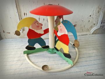 VERKAUFT ! Christbaumständer mit 3 Wichteln ~ Weihnachtsbaumständer mit Zwergen ~ lackiert ~ Weihnachten ~ Weihnachtsbaum ~ Böhmen