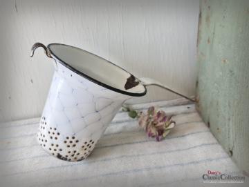 Altes Emaille Sieb schmal ~ weiß blaues Wabenmuster ~ Landhaus Küche ~ Sammlerstück