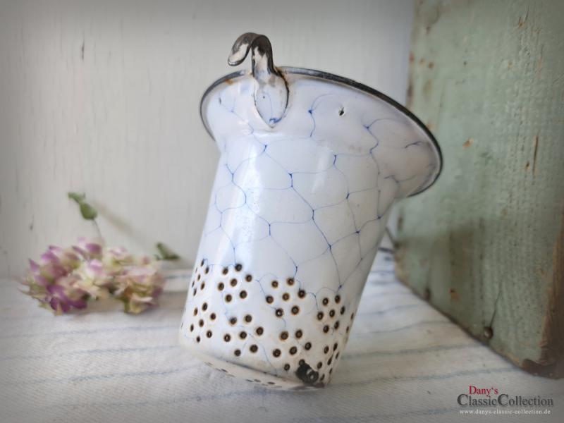 Altes Emaille Sieb schmal ~ weiß blaues Wabenmuster ~ Landhaus Küche ~ Sammlerstück