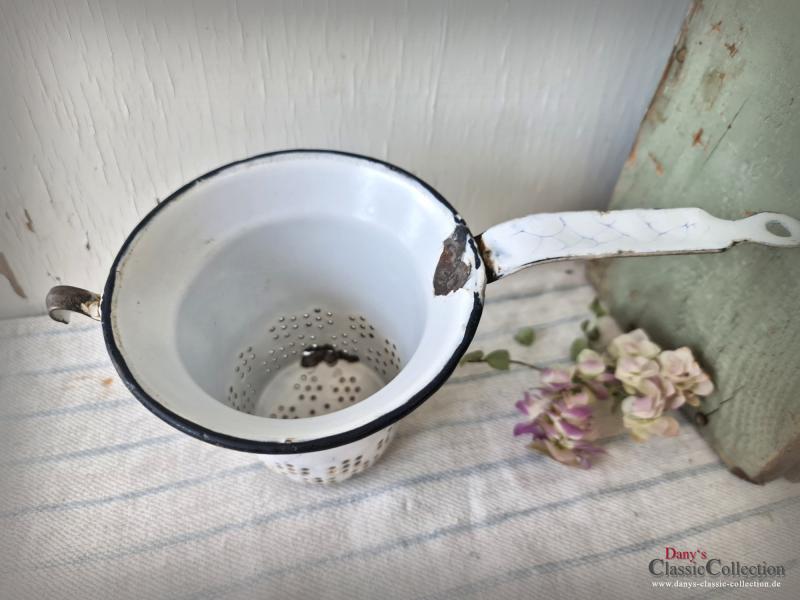 Altes Emaille Sieb schmal ~ weiß blaues Wabenmuster ~ Landhaus Küche ~ Sammlerstück