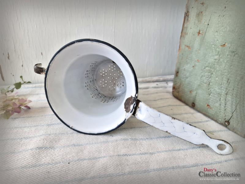 Altes Emaille Sieb schmal ~ weiß blaues Wabenmuster ~ Landhaus Küche ~ Sammlerstück