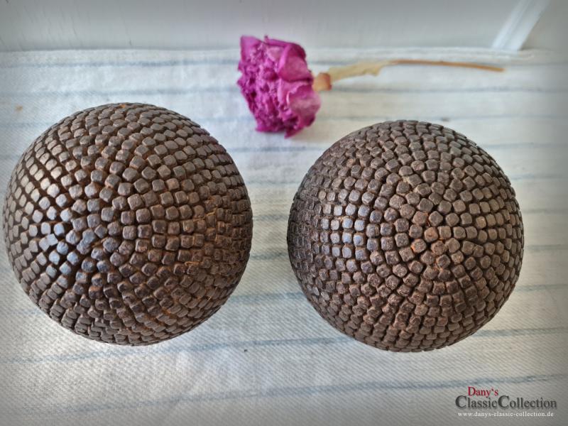 VERKAUFT ! Paar wunderschöne Boule Kugeln ~ Boules Lyonnaises genagelt ~ antike Pétanque Kugeln ~ französisches Kugelspiel ~ Provence ~ Boccia