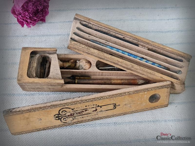 VERKAUFT ! Griffelkasten bestückt ~ Holz Stiftebox befüllt ~ Schule ~ Nostalgie ~ Schreibfeder ~ Graphitstift ~ Sammlerstück