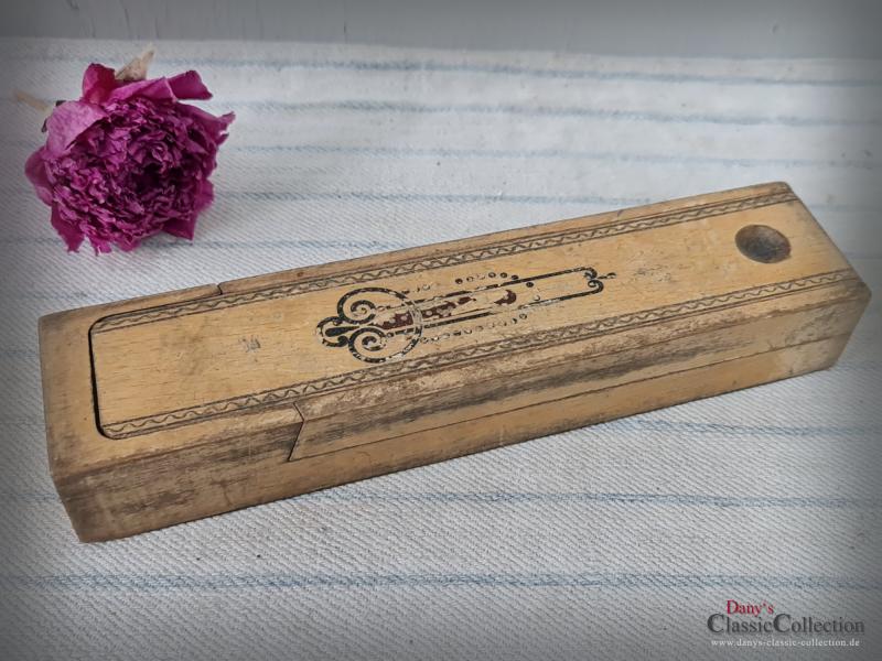 VERKAUFT ! Griffelkasten bestückt ~ Holz Stiftebox befüllt ~ Schule ~ Nostalgie ~ Schreibfeder ~ Graphitstift ~ Sammlerstück