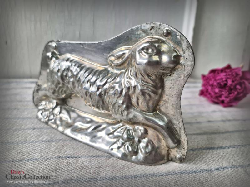 VERKAUFT ! Rennender Hase Schokoladenform ~ laufender Hase ~ antike Metall Gießform ~ Patisserie ~ seltenes Sammlerstück ~ Shabby Ostern
