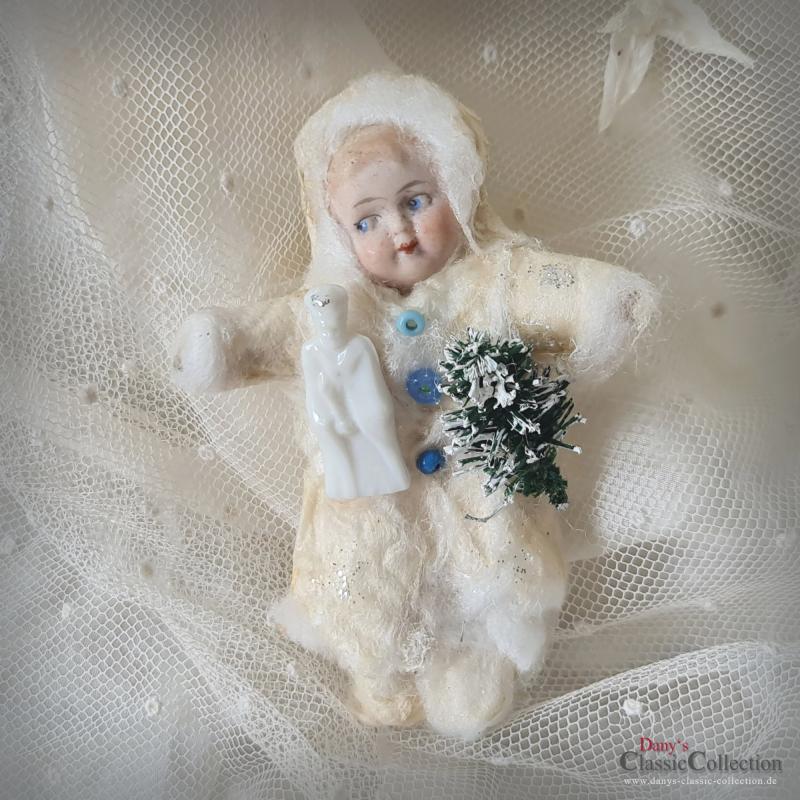 VERKAUFT ! Niedliches Winterkind ~ Schneekind ~ Wattekind mit Bäumchen ~ nostalgische Weihnachtsdeko ~ Vintage Weihnacht ~ Weihnachtsschmuck