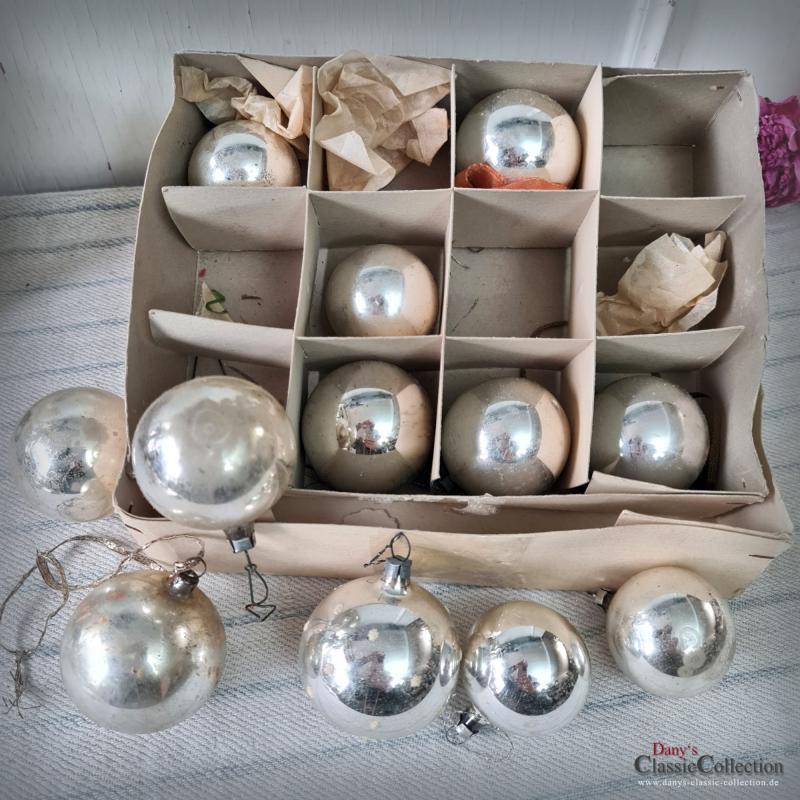 VERKAUFT ! 12 einfache silberne Christbaumkugeln Ø 5,5 cm ~ antiker Weihnachtsschmuck ~ Weihnachtskugeln ~ Baumschmuck ~ Weihnachtsbaum